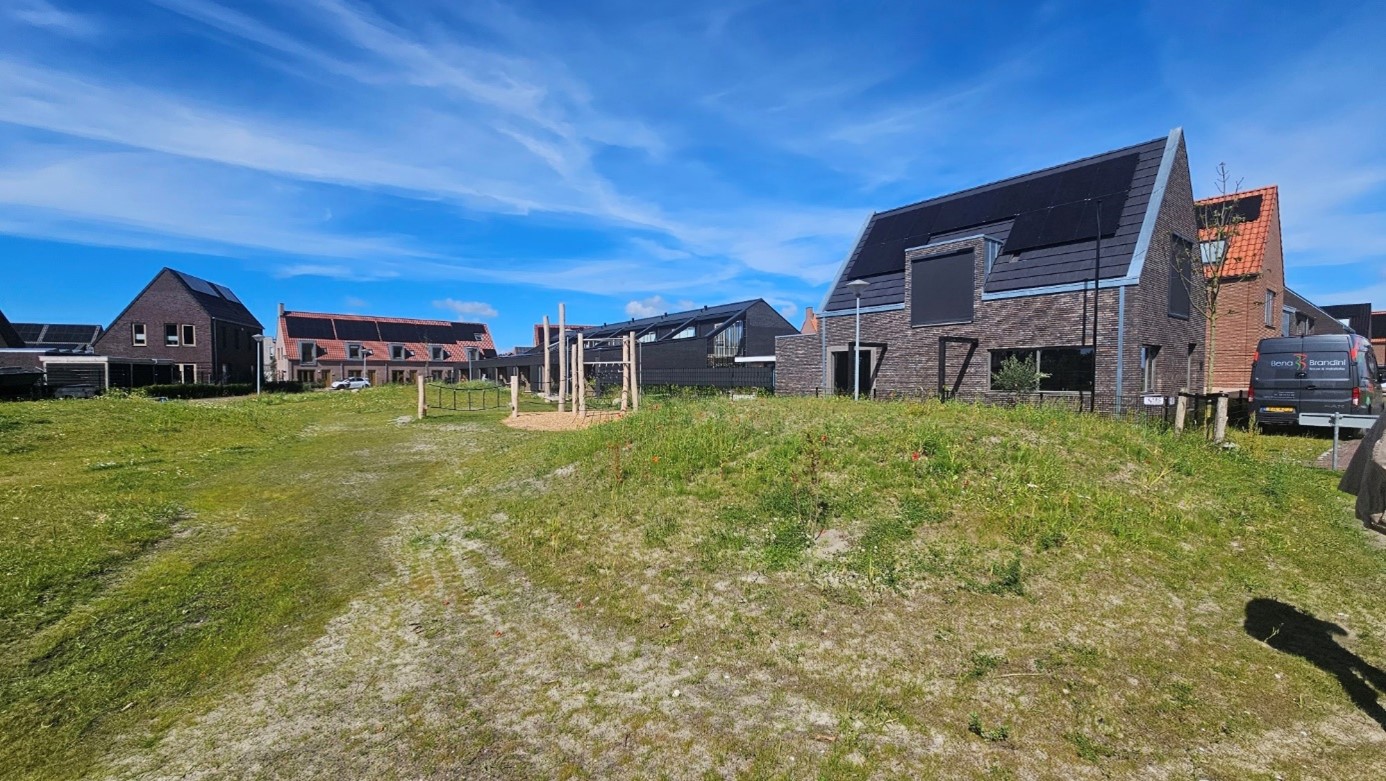 Foto van bruggetje en huizen (ter hoogte van Eikenhorst-Drakensteijn)