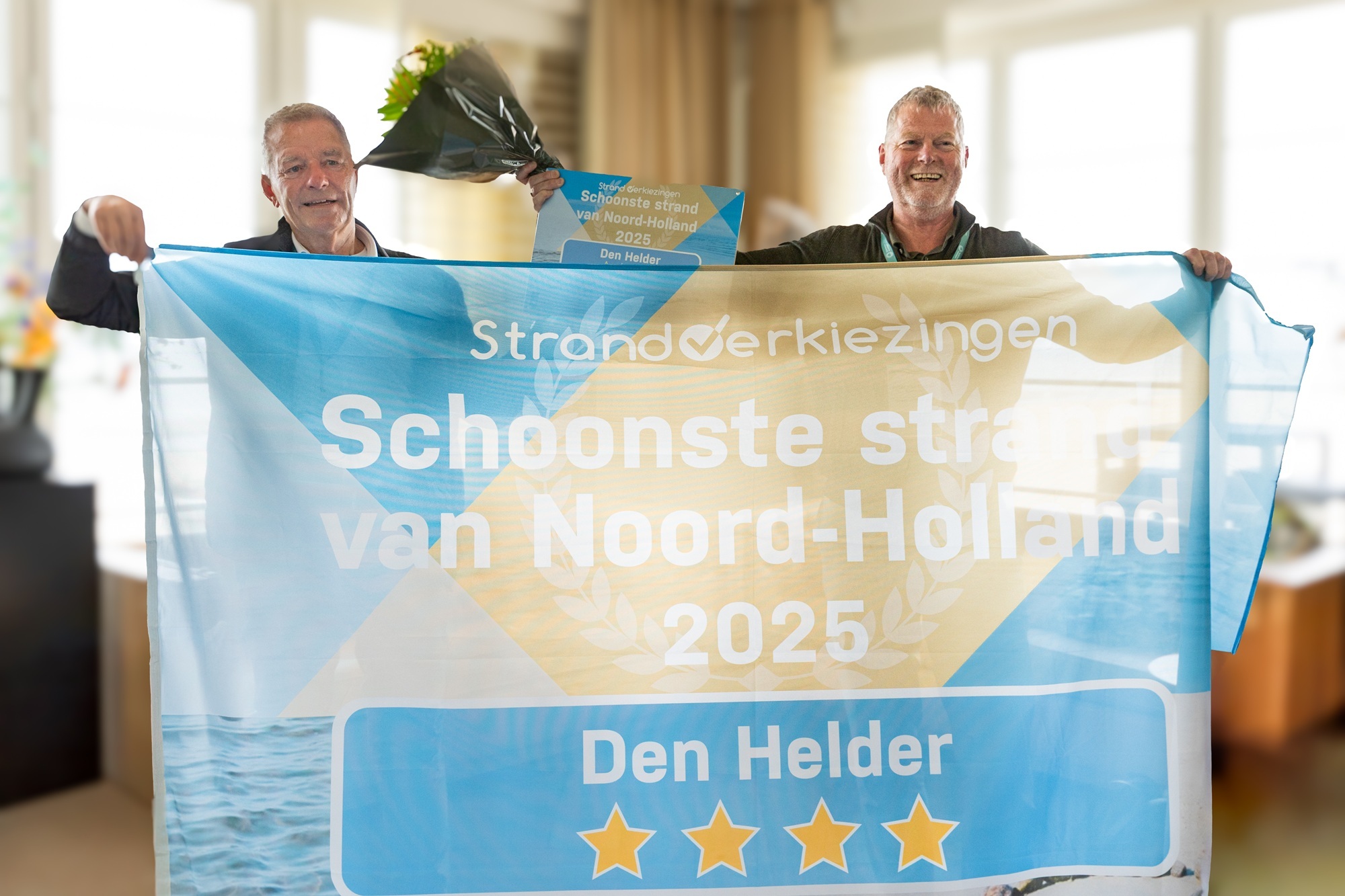 Wethouder van Diepen met vlag