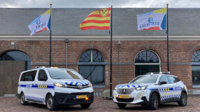 Auto's van handhaving voor stadhuis